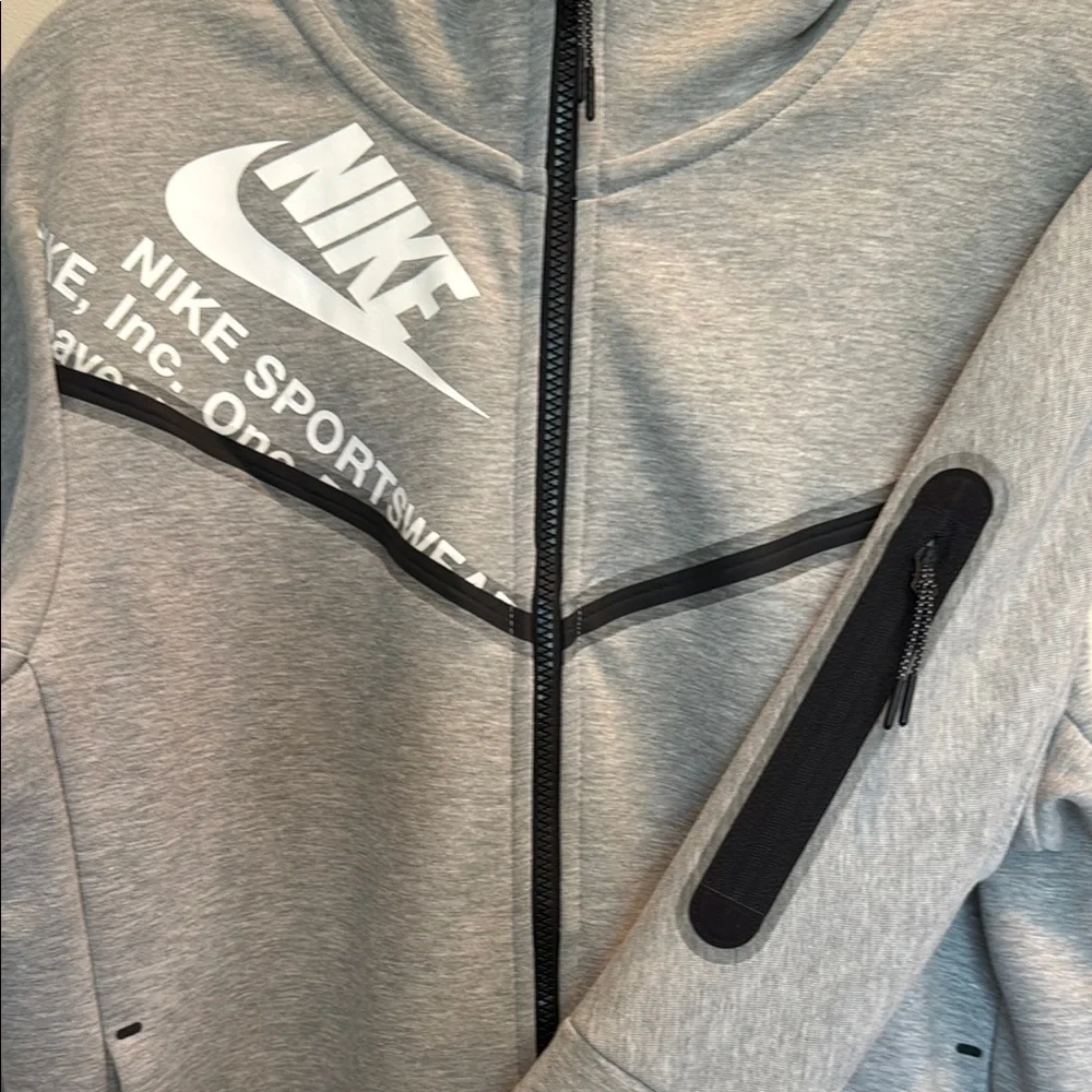 Nike Men’s Gray Tech Fleece Full-Zip Hoodie, Size M - Picture 4 of 8